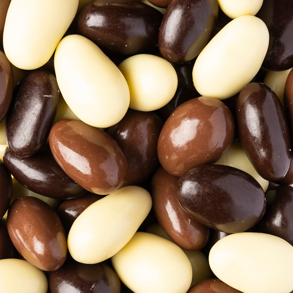 Mandorle ricoperte al cioccolato fondente, al latte e bianco